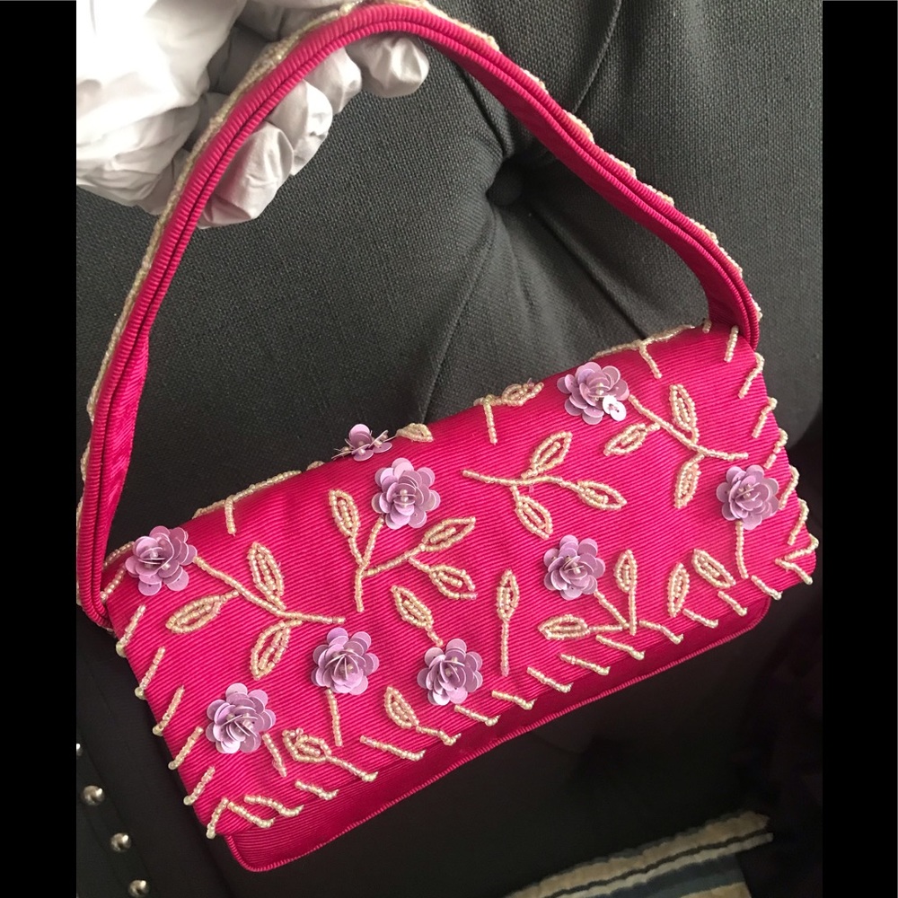 Beaded clutch handbag